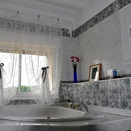 D'hotes Sauternais Bed & Breakfast
