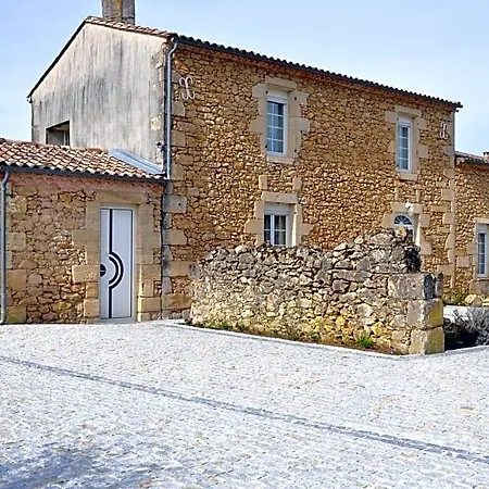 D'hotes Sauternais Bed & Breakfast 3*