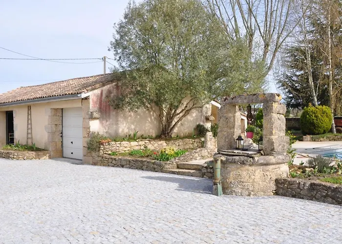 D'hotes Sauternais Bed and Breakfast